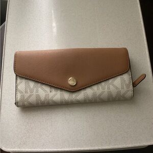 Michael Kors’s wallet
